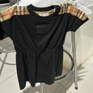 Burberry baby 2 piece